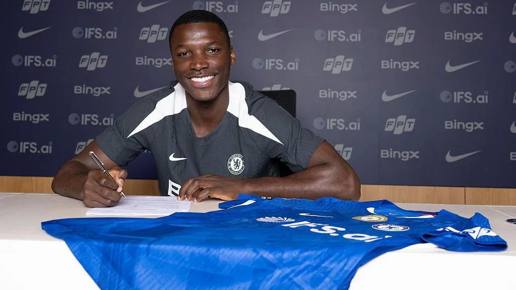 พันธนาการแห่งโชคชะตา: Moises Caicedo กับคำมั่นสัญญาใต้เงาเมฆที่ Stamford Bridge