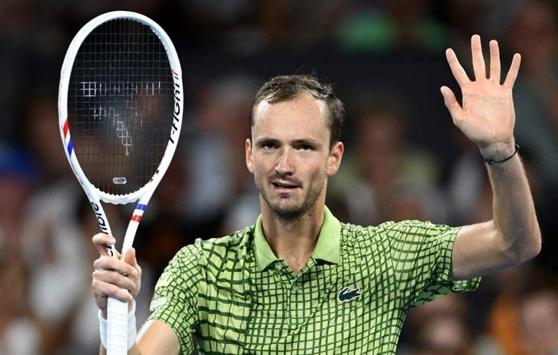 มุมมองจาก Jim Courier: บททดสอบสำคัญของ Daniil Medvedev หากหวังโค่น Jannik Sinner บนสังเวียนดิน