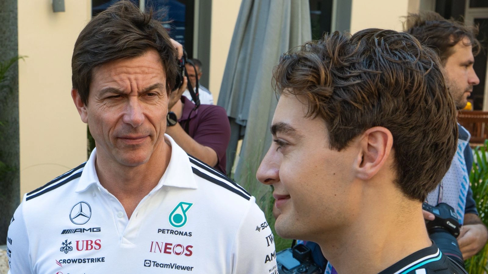 โศกนาฏกรรมแห่งความเร็ว: George Russell กับการยืนหยัดท่ามกลางพายุไซเรนในชายคา Mercedes