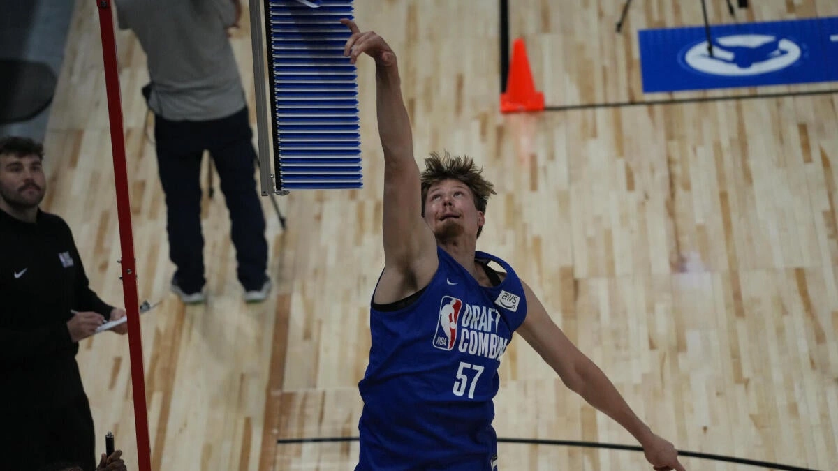 เจาะลึกกระดานดราฟต์ NBA 2026: แสงไฟส่องสว่างที่ Michigan ขณะที่ Flory Bidunga กำลังดิ่งลงสู่เงามืด