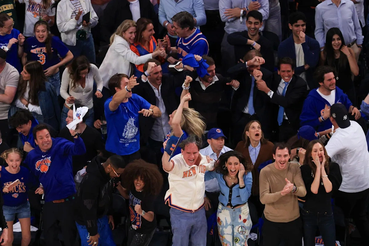 ราตรีที่แมนฮัตตันลุกเป็นไฟ: เมื่อสาวก Knicks เปลี่ยนท้องถนนให้กลายเป็นสวรรค์หลังชัยชนะเหนือ Cavs