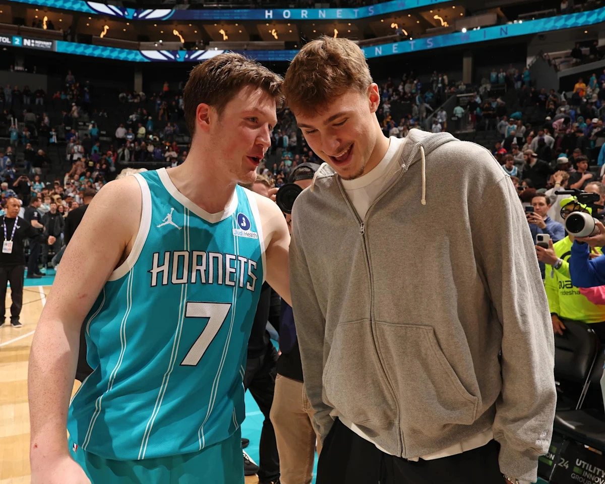 รอยเท้าแห่งตำนาน: Cooper Flagg และ Kon Knueppel ผงาดคว้ารางวัล All-Rookie ด้วยมติเอกฉันท์