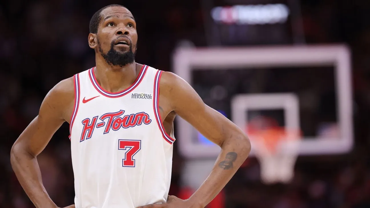 เมฆหมอกเหนือสมรภูมิแอลเอ: เมื่อ Kevin Durant และ Luka Doncic ต้องสยบยอมต่อโชคชะตาในเกมเปิดซีรีส์