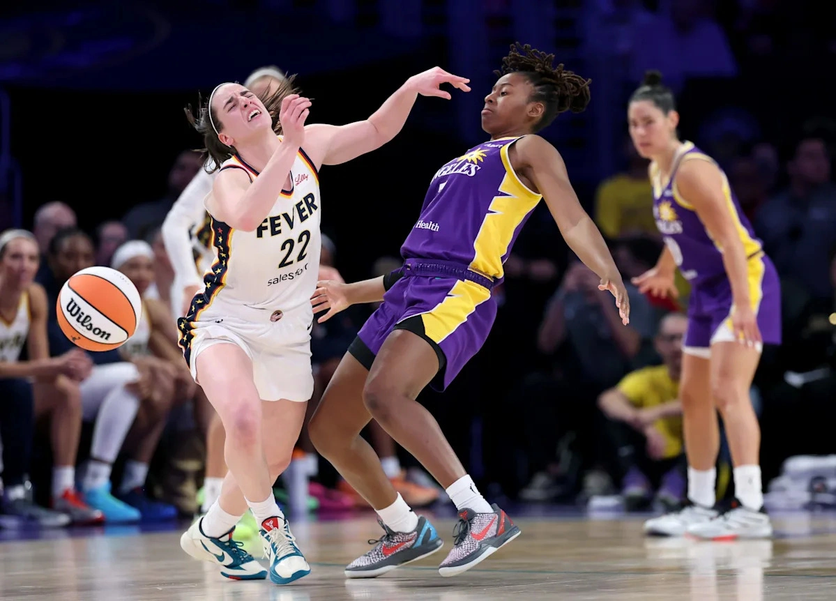 เงามืดในแอลเอ: Ariel Atkins ร่วงจากอาการบาดเจ็บ ปล่อย Sparks เผชิญหน้า Tempo ลำพัง