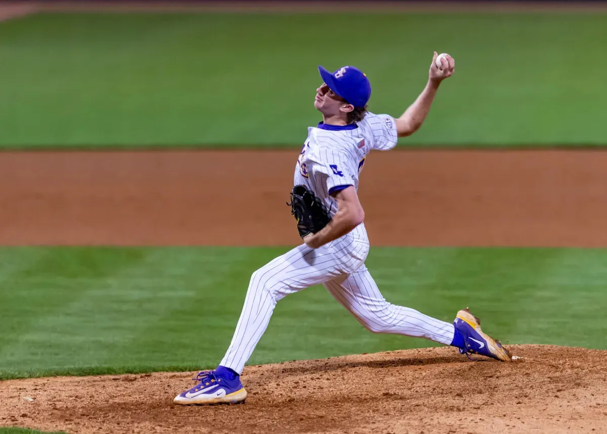 ปฐมบทแห่งการพิพากษา ณ Alex Box Stadium: เมื่อ LSU ปรับทัพขว้างเพื่อรับมือ South Carolina