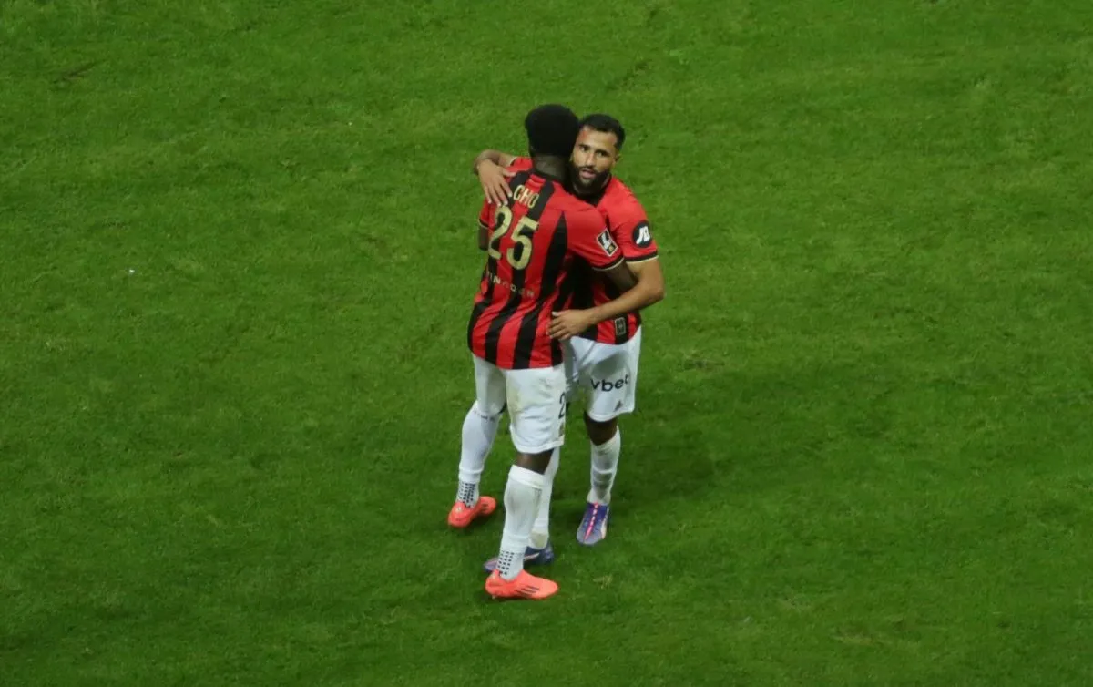 บทวิจารณ์ผู้เล่น | OGC Nice 1-1 Lens: Ali Abdi สวมบทฮีโร่กู้ชีพ แบ่งแต้มสุดระทึกขณะที่ Lens พลาดโอกาสทองไล่จี้จ่าฝูง