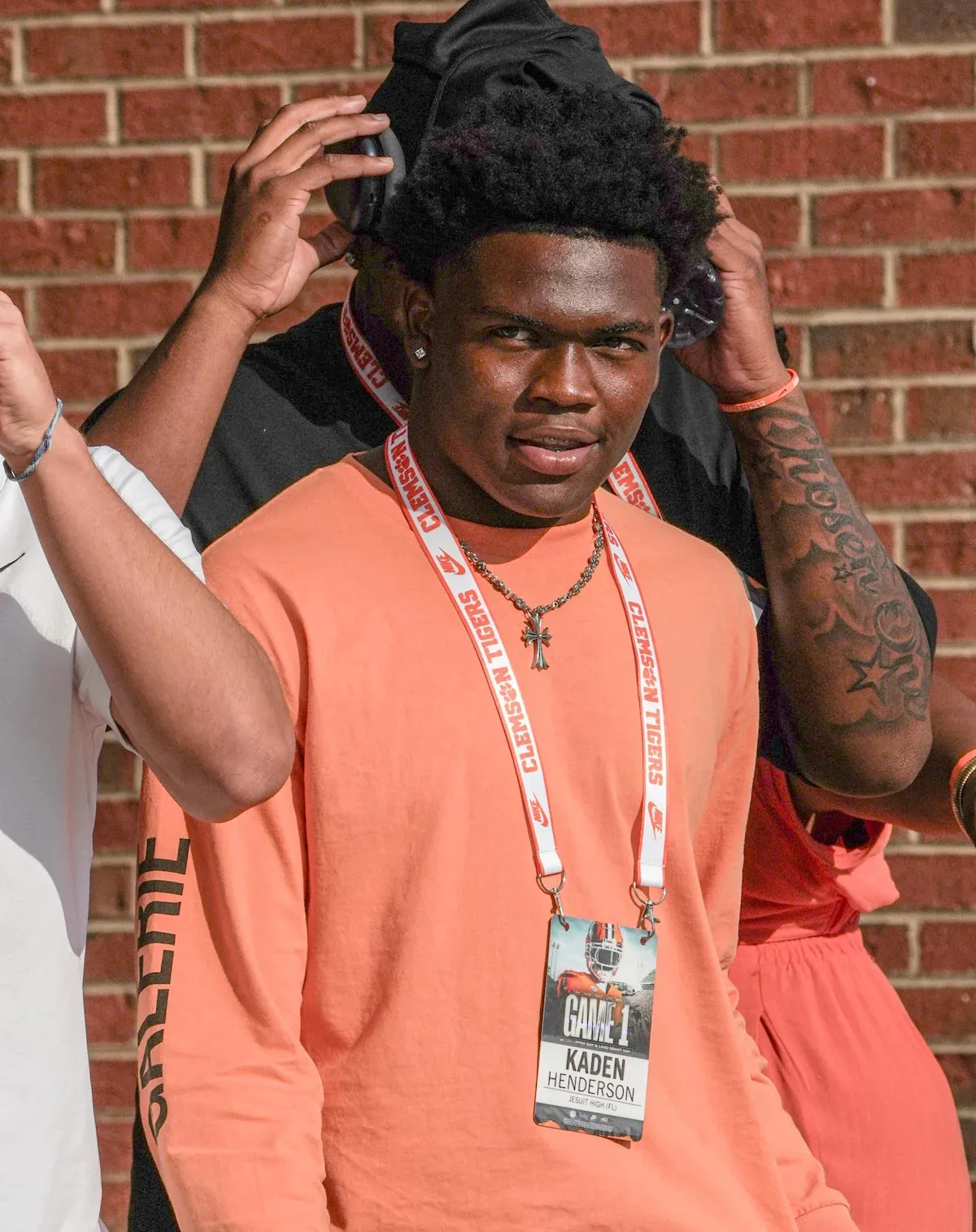 Texas A&M ยังกุมความได้เปรียบ: สงครามชิงตัวอสูรกาย Linebacker ปี 2027