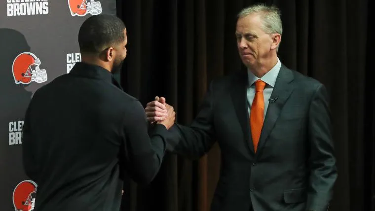 ฤดูกาลแห่งการแตกยอด: Todd Monken กับทัศนะต่อการแย่งชิงพื้นที่ในห้องแล็บแห่งดินร่วนของเหล่าจอมทัพ Browns