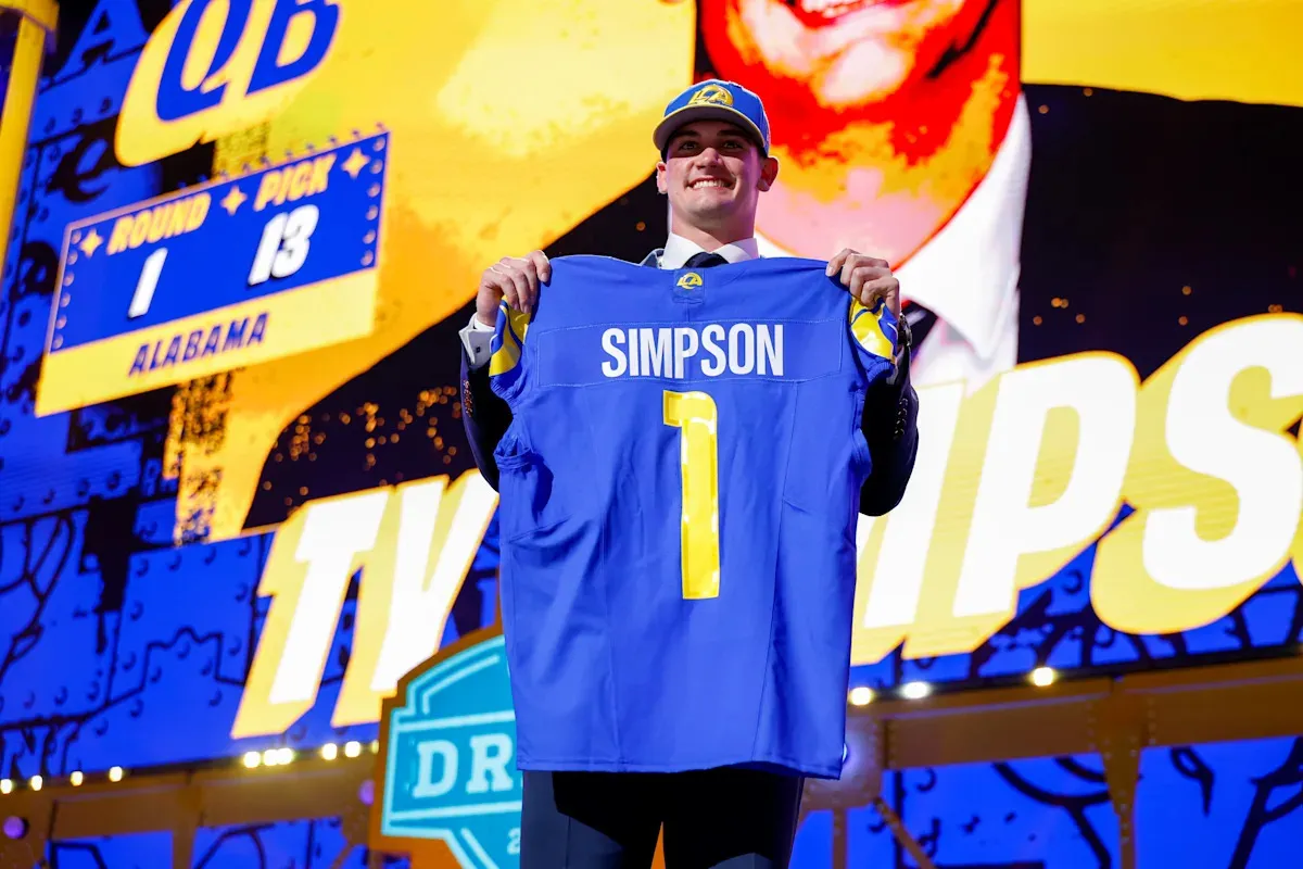 พิมพ์เขียวแห่งความตระหนก: เมื่อ Los Angeles Rams เลือก Ty Simpson ท่ามกลางเสียงคัดค้านของมวลชน