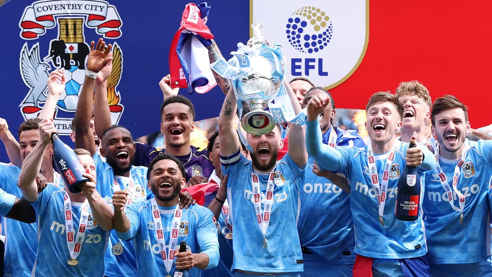 บทกวีแห่งชัยชนะ: Coventry City เถลิงบัลลังก์แชมป์ ท่ามกลางความหวังที่แขวนบนเส้นด้ายของ Wrexham