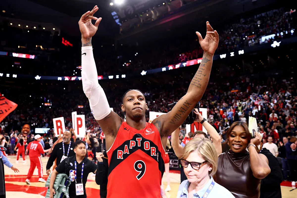 ปาฏิหาริย์ที่สั่นสะเทือน Scotiabank Arena: เมื่อลูกยิงของ R.J. Barrett ปลุกวิญญาณ Kawhi Leonard ให้ฟื้นคืนชีพ