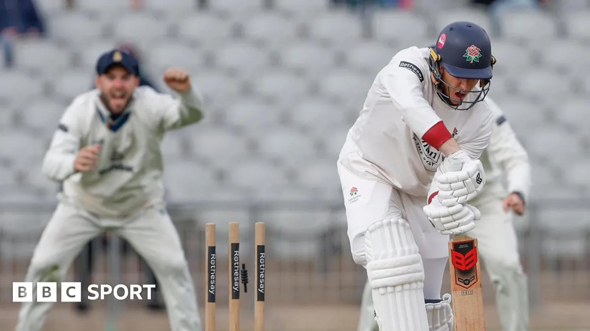 พังพินาศ! Lancashire ฟอร์มรูดกรูดมหาราช เปิดทาง Derbyshire จ่อคิวเช็กบิลถึงถิ่น