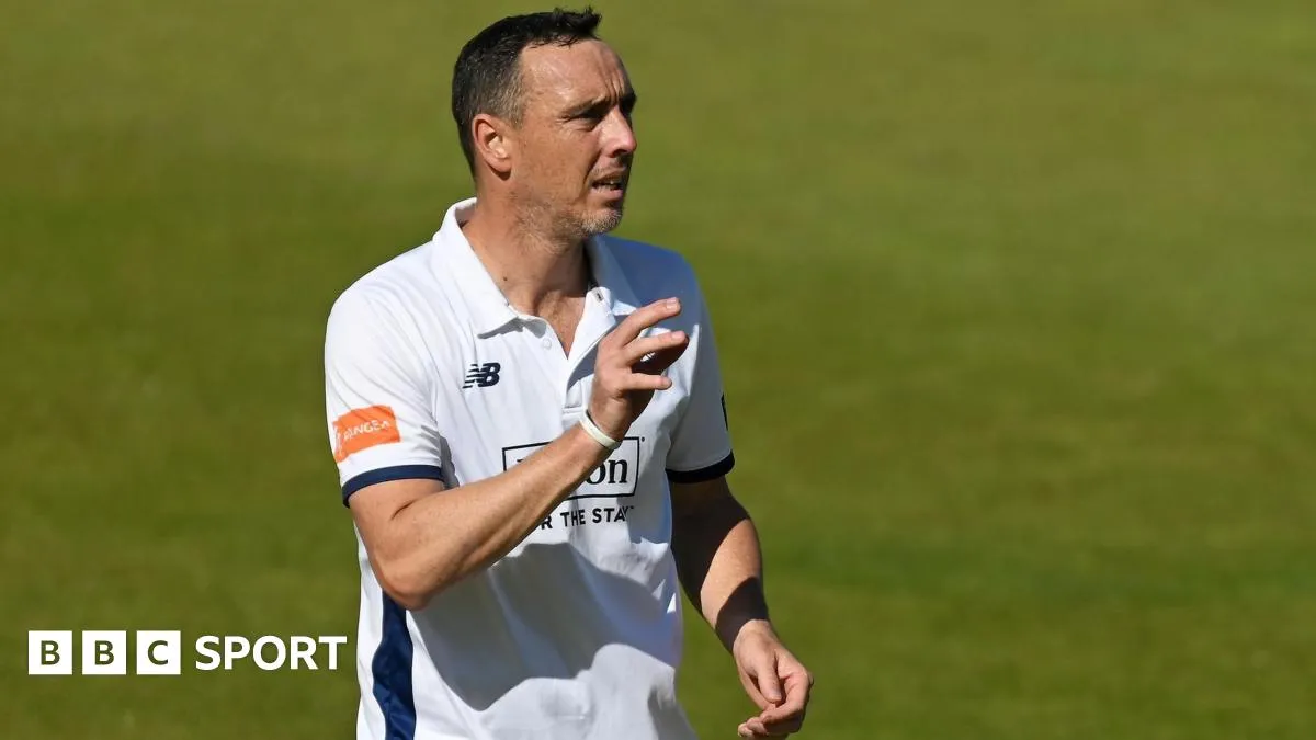 Abbott ร่ายมนต์! Hampshire บุกขยี้ Yorkshire คาบ้าน ปิดจ๊อบชัยชนะสุดหรูที่ Headingley