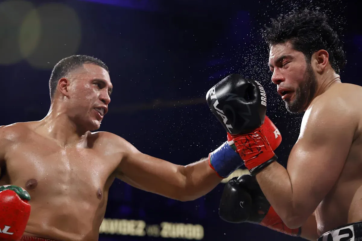 กลิ่นคาวเลือดและเงาของยักษ์แคระ: David Benavidez ขยี้ Zurdo Ramirez ดับคาเวที