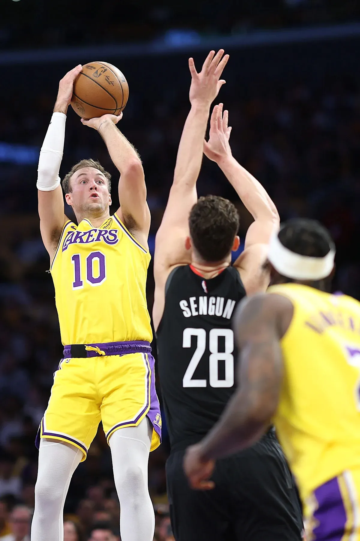 กระสุนสังหารจากเงามืด: Luke Kennard กับการปล้นชัยเหนือ Rockets ในนัดเปิดสนาม