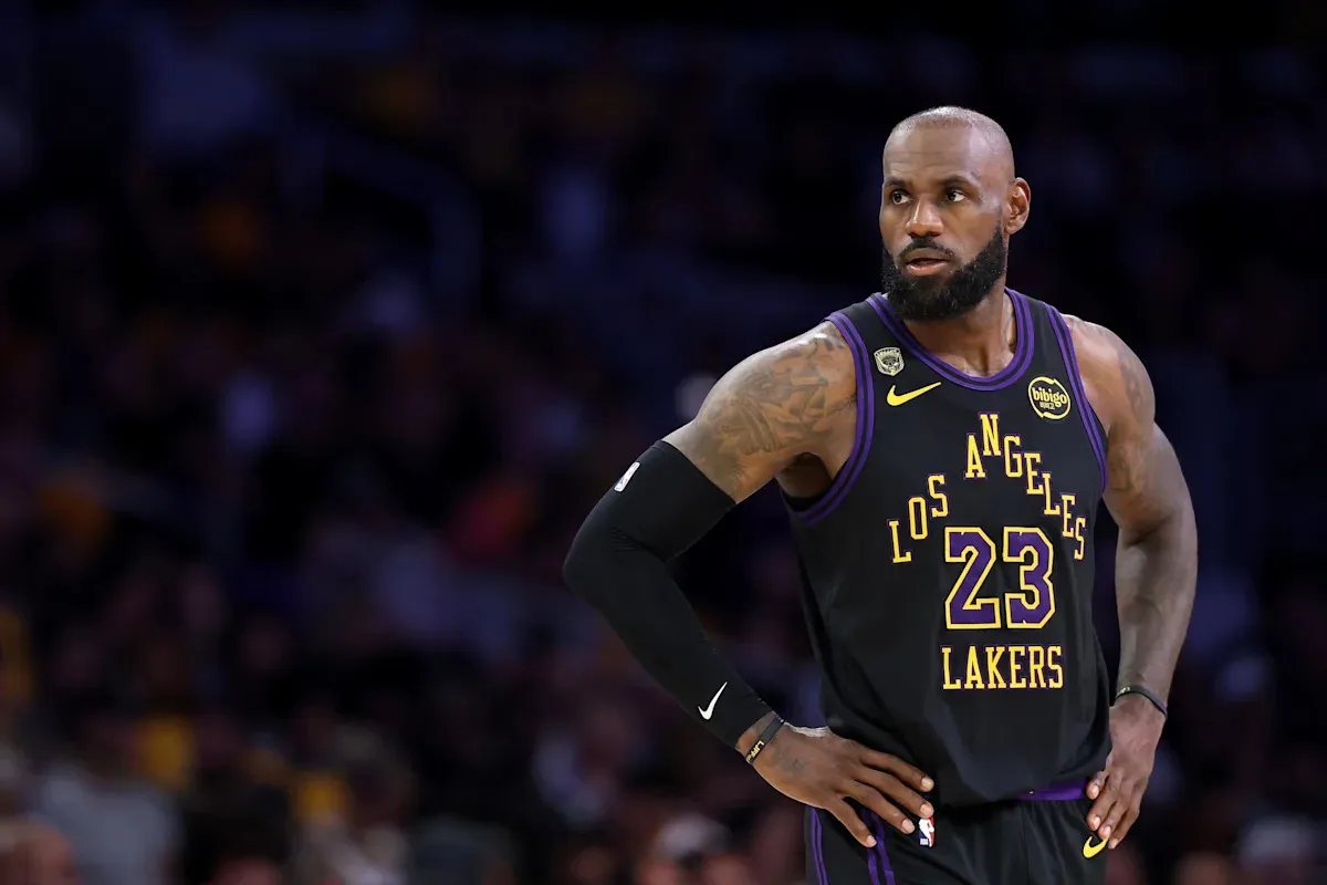 วิเคราะห์ความเสี่ยง: LeBron James กับการปฏิเสธการลดค่าจ้างในสัญญาฉบับใหม่กับ Los Angeles Lakers
