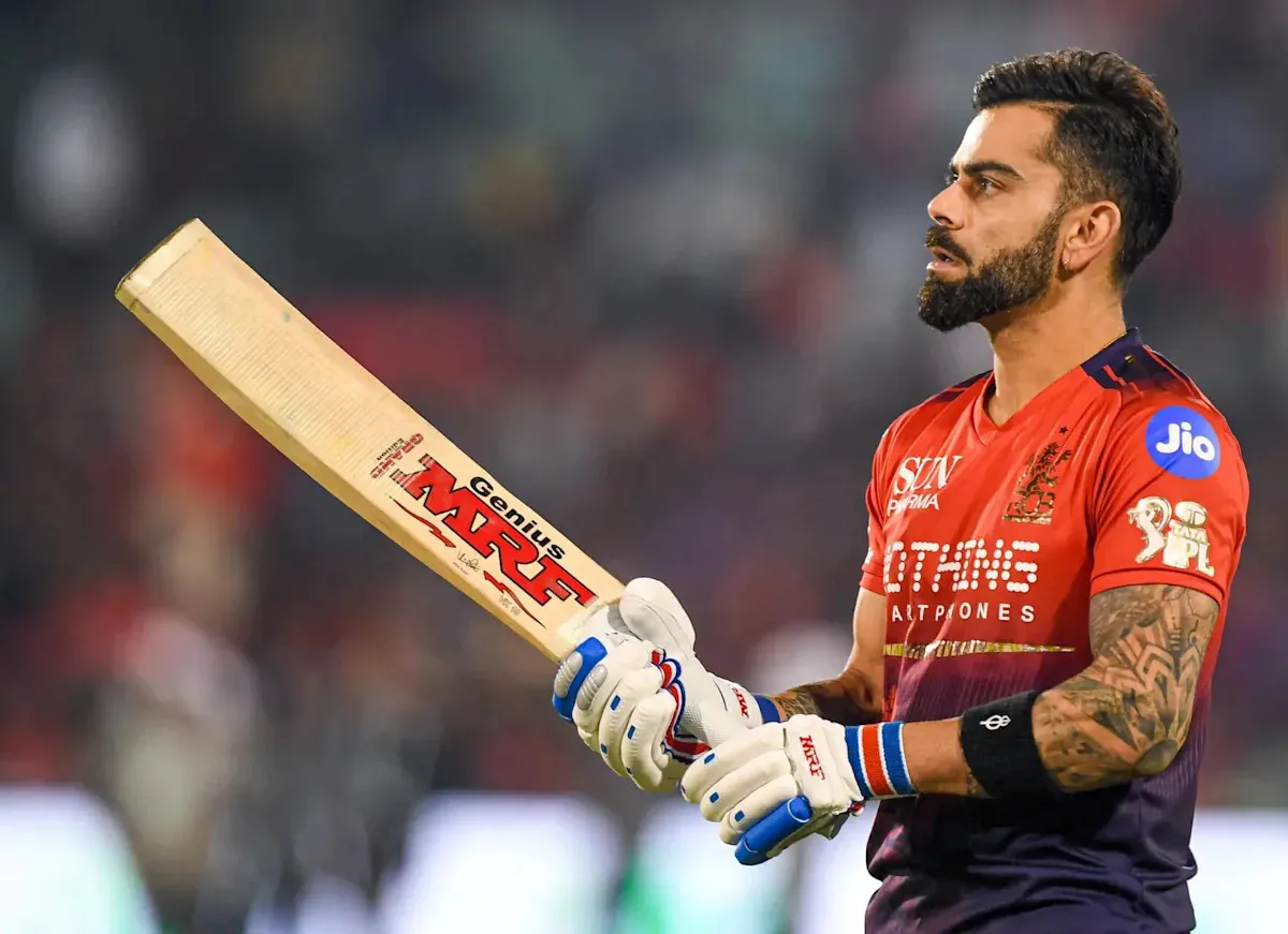 สถาปัตยกรรมแห่งการคงอยู่: เมื่อ Dwayne Bravo วิงวอนให้ Virat Kohli ยื้อเวลาการผุกร่อนของกาลเวลาในศึก RCB ปะทะ KKR