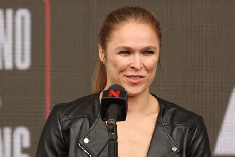 Ronda Rousey กับเงาแค้นที่กัดกิน: เมื่อ Kayla Harrison กลายเป็น ‘น้องสาวตัวแสบ’ ในกรงขังแห่งโชคชะตา