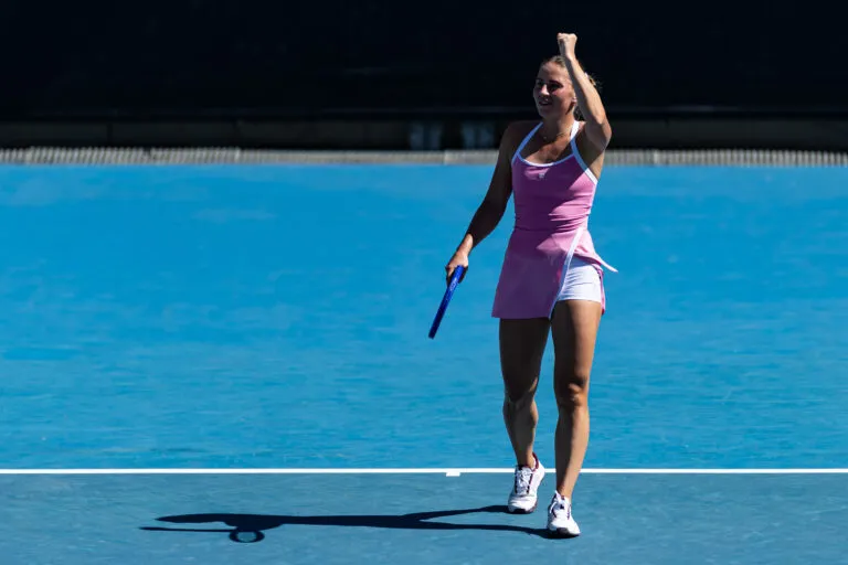 Marta Kostyuk ชนะการทดลองที่ Mutua Madrid Open: ชัยชนะเชิงกลศาสตร์และภาวะระบบล้มเหลวหลังจบเกม