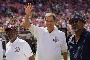 Bernie Kosar ต้นไม้ใหญ่แห่ง Cleveland Browns หวนคืนสู่สถานพยาบาลเพื่อฟื้นฟูรากแก้ว
