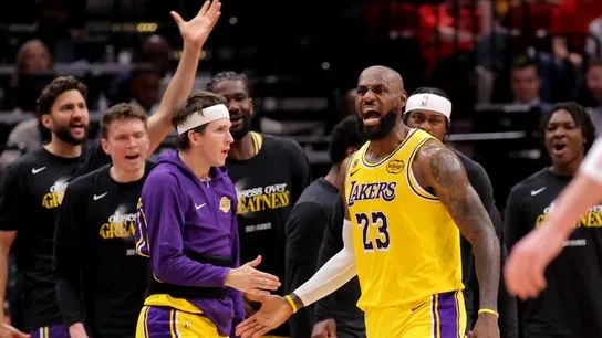 ราชาผู้ไม่ยอมให้อนาคตหลุดลอย: Lakers บดขยี้ Rockets ปิดซีรีส์ผงาดสู่รอบสอง