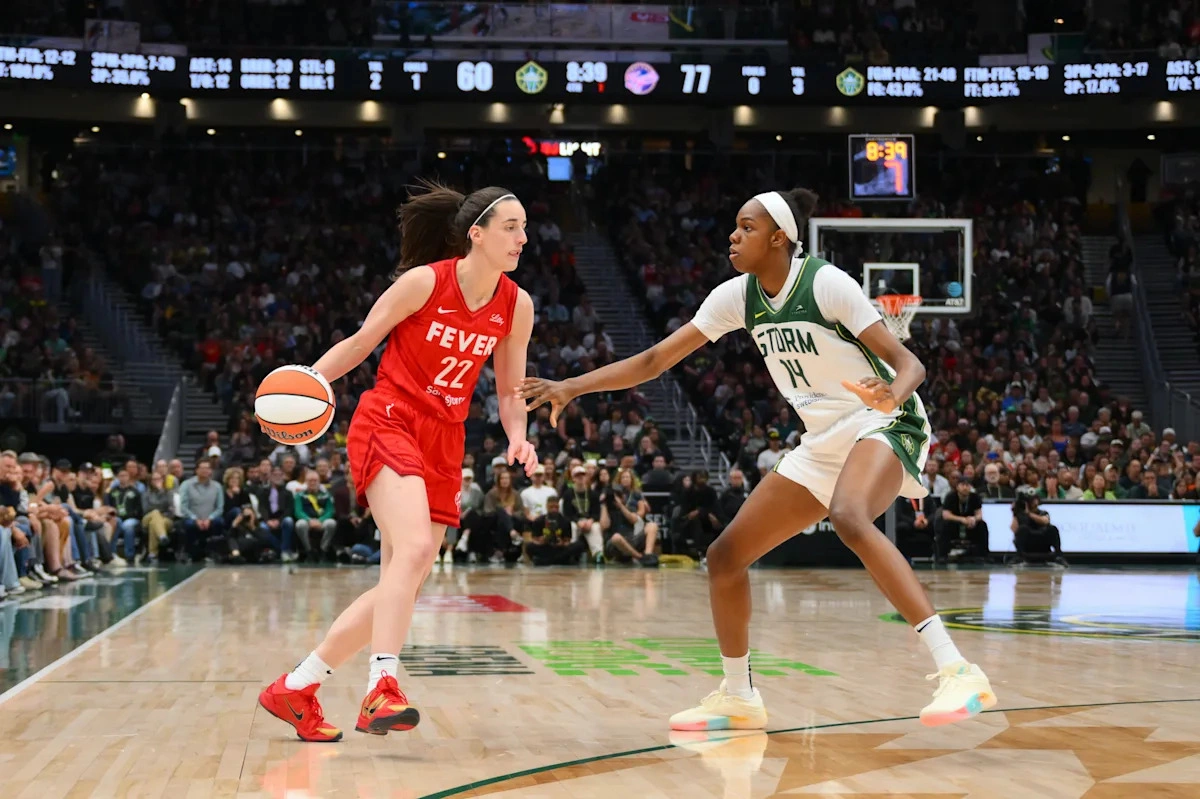 สมรภูมิคนละรุ่น: เมื่อ Caitlin Clark ท้าชนความเก๋า Seattle Storm – ช่องทางรับชมสดที่ห้ามพลาด