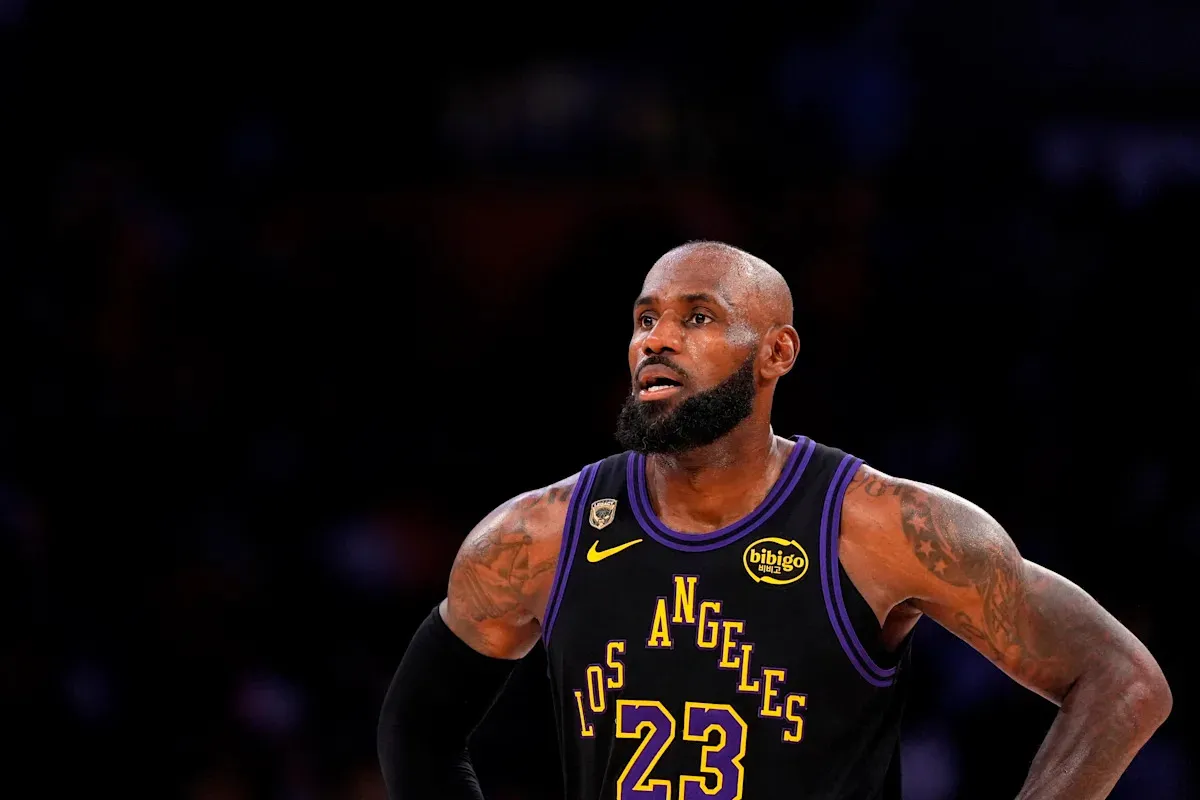 อนาคตที่ไม่แน่นอนของ LeBron James: เมื่อ 'ความไร้ประสิทธิภาพ' กลายเป็นหนี้สินก้อนโตของ Lakers
