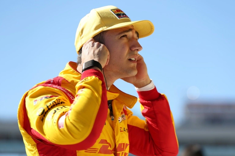 นาฏกรรมแห่งความเร็ว: Alex Palou สยบแรงเสียดทาน ผงาดคว้า Pole Position ในศึก Indy 500