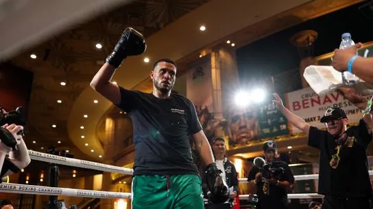 สงครามเลือดใต้เงาธงเม็กซิกัน: David Benavidez กับภารกิจจารึกชื่อในคืนที่ Las Vegas ไม่เคยหลับใหล