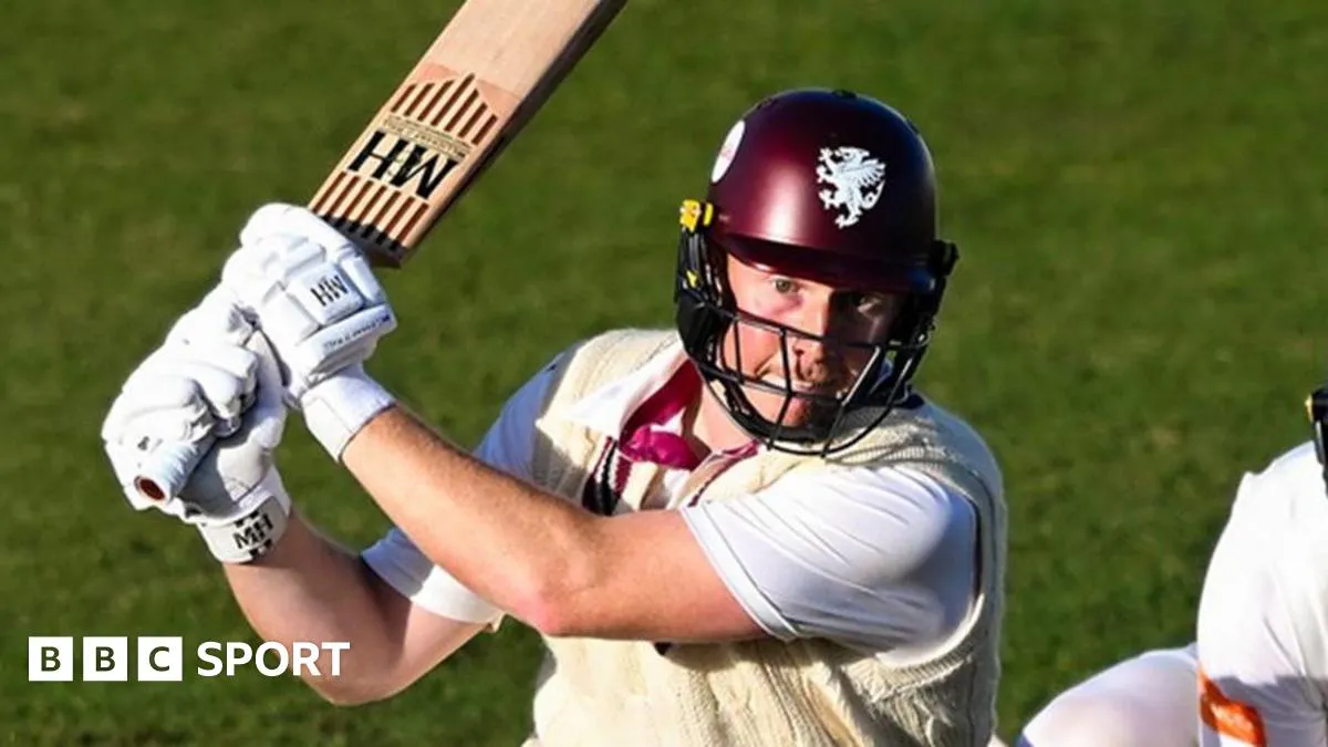 James Rew กับการประคองโครงสร้าง Somerset ท่ามกลางการผุกร่อนของแนวรับ Hampshire