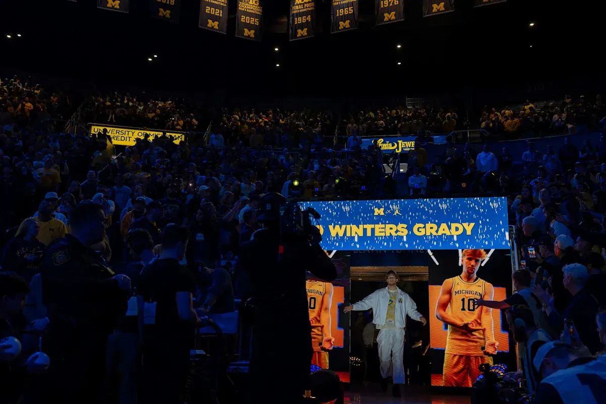 หนีเสือปะจระเข้: สองเงาจาก Michigan สู่รัง Minnesota ในสมรภูมิ Big Ten