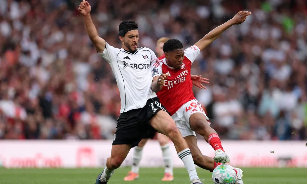 เงาที่ทอดยาวเหนือ Emirates: เหตุใด Manchester United ถึงต้องไขว่คว้า Myles Lewis-Skelly หลังบทเรียนอันโหดเหี้ยมที่มอบให้ Fulham