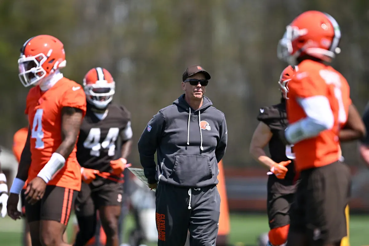 เงาในห้องแต่งตัว: Todd Monken กับเกมชิงเก้าอี้ QB1 ที่ Cleveland Browns