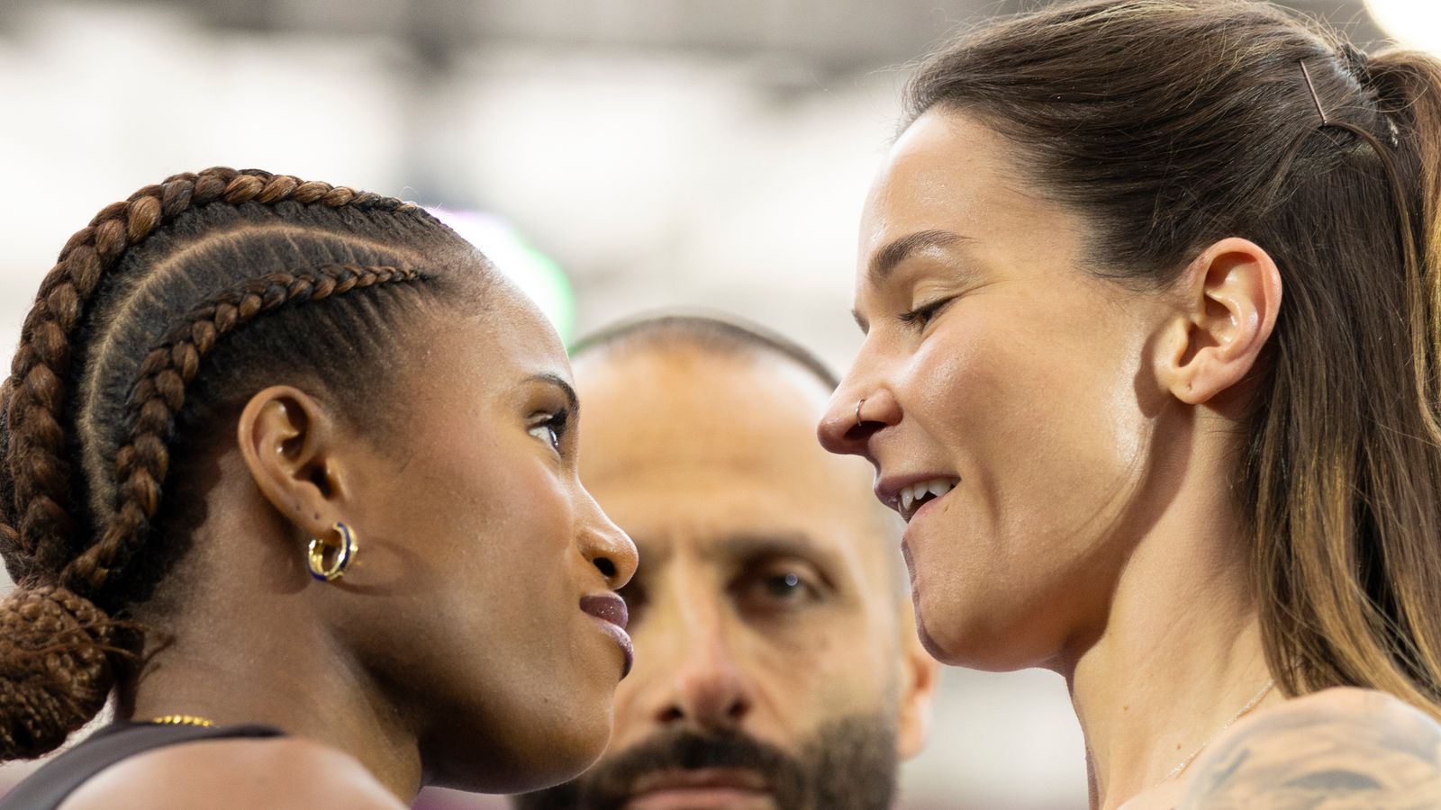 Terri Harper แอบแซะ Caroline Dubois อ่อนกว่าที่คิด แถมโดนพี่ รปภ. แยกอีกแล้ว!