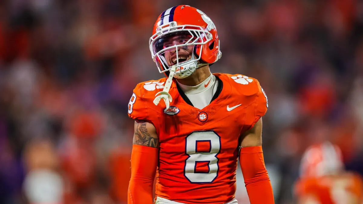 สายเลือดและหยาดเหงื่อ: เมื่อ Avieon Terrell ต้องมาอยู่ใต้เงาพี่ชายที่ Atlanta Falcons