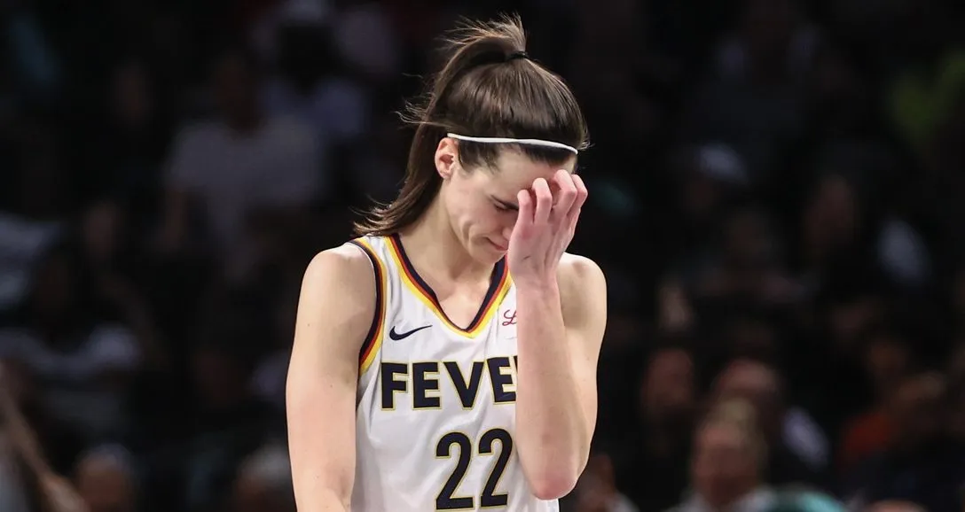 Caitlin Clark กับวิกฤตศรัทธา: เมื่อปืนกลมือฉายา ‘Steph Curry’ เริ่มขัดลำกล้อง