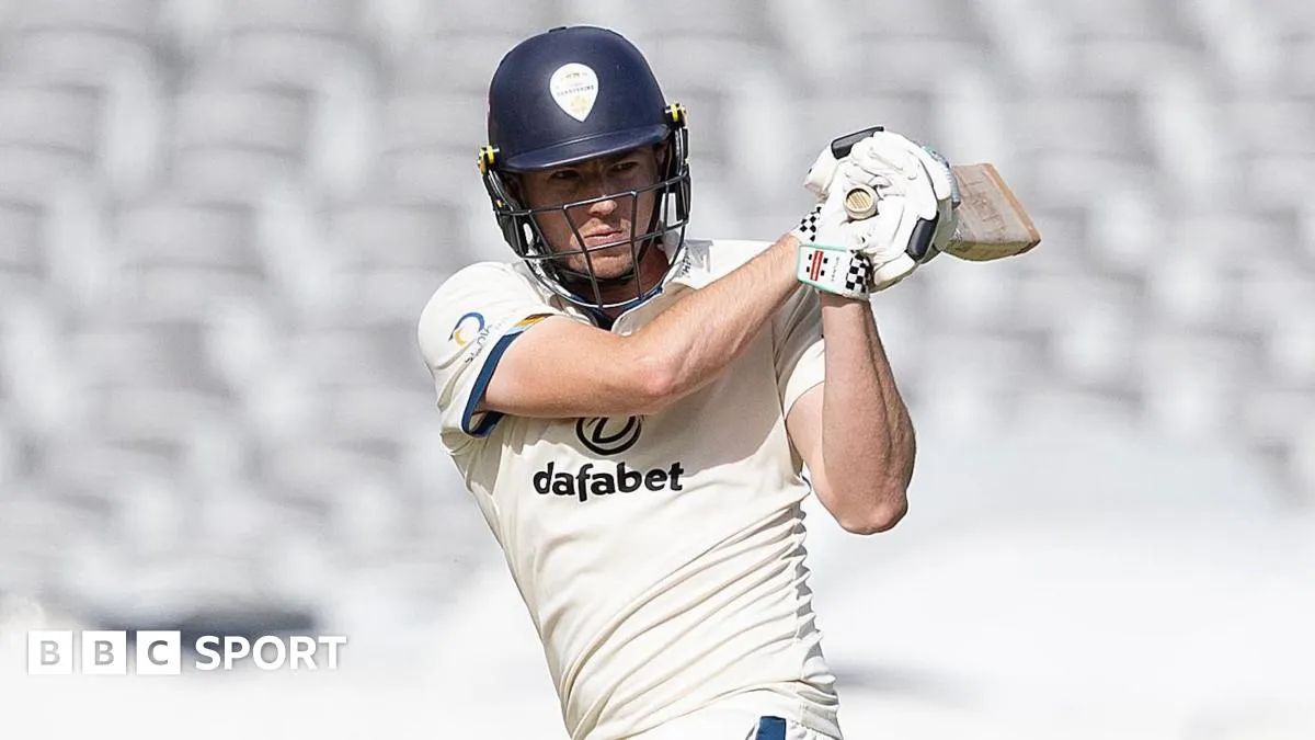 มหาอำนาจแห่ง Derbyshire บดขยี้ Worcestershire: มหากาพย์แห่งไม้และหยาดเหงื่อที่ Derby