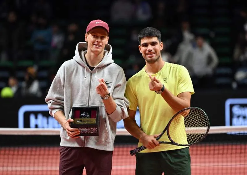 สงครามไร้รอยปริ: เมื่อ Jannik Sinner และ Carlos Alcaraz ถือครองความสมบูรณ์แบบที่แม้แต่ Roger Federer ก็ยังเอื้อมไม่ถึง