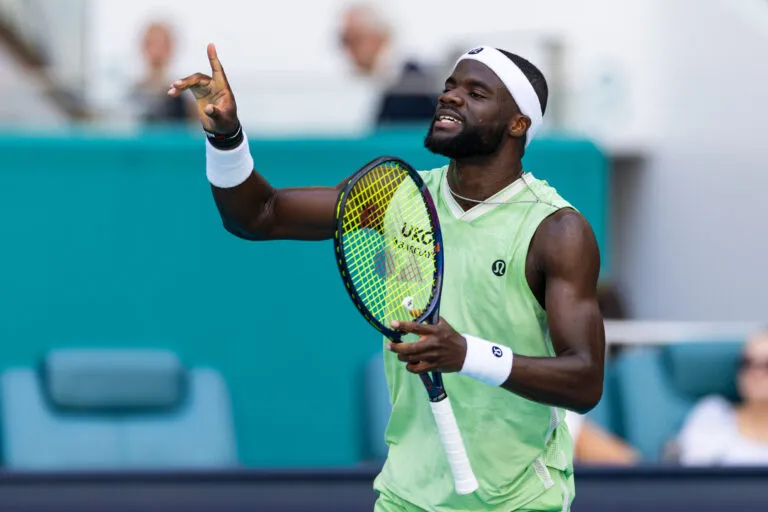 Frances Tiafoe ส่งข้อความเชิงพยากรณ์หลังชัยชนะของ Hailey Baptiste ในรายการ Madrid Open
