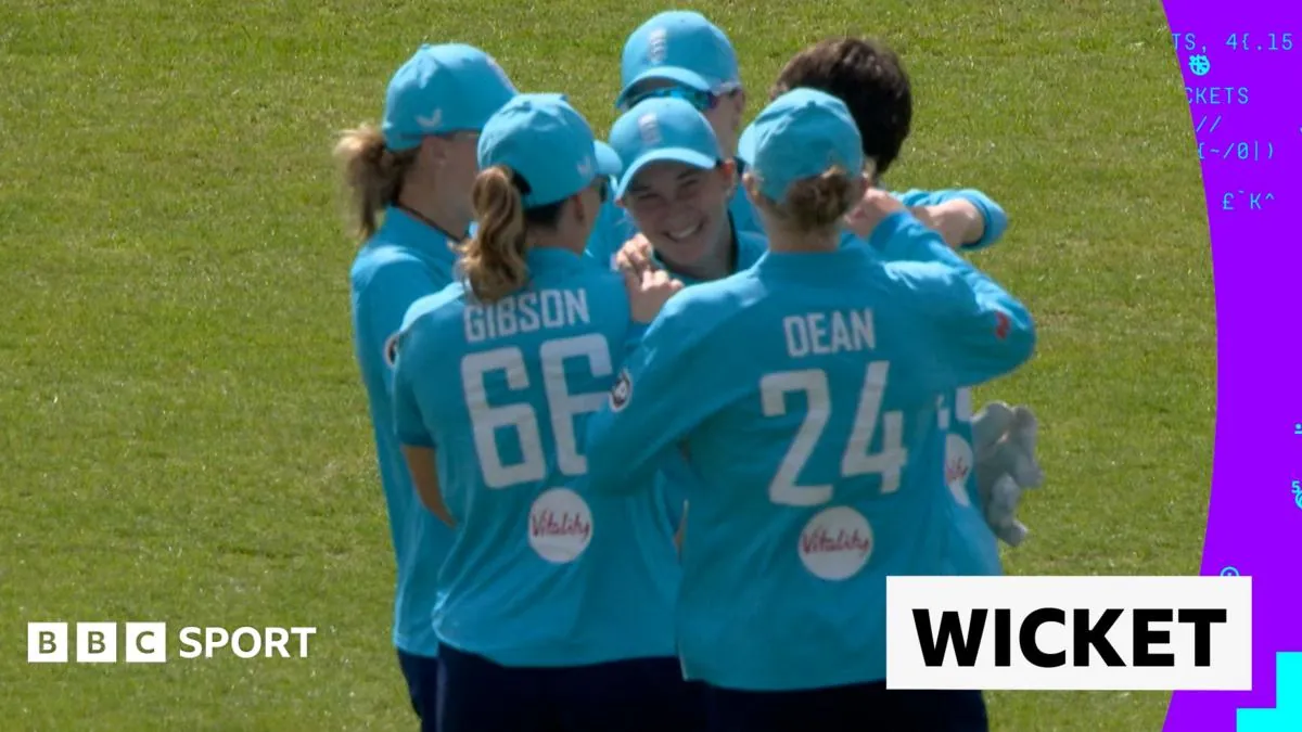 Alice Capsey โชว์ซูเปอร์เซฟคว้าลูกมือเดียวในเกม England พบ Ireland