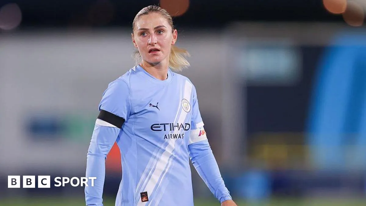 บทเพลงอำลาของ Laura Coombs: เมื่อแสงไฟที่ Manchester City เริ่มมอดดับลงในฤดูกาลสุดท้าย