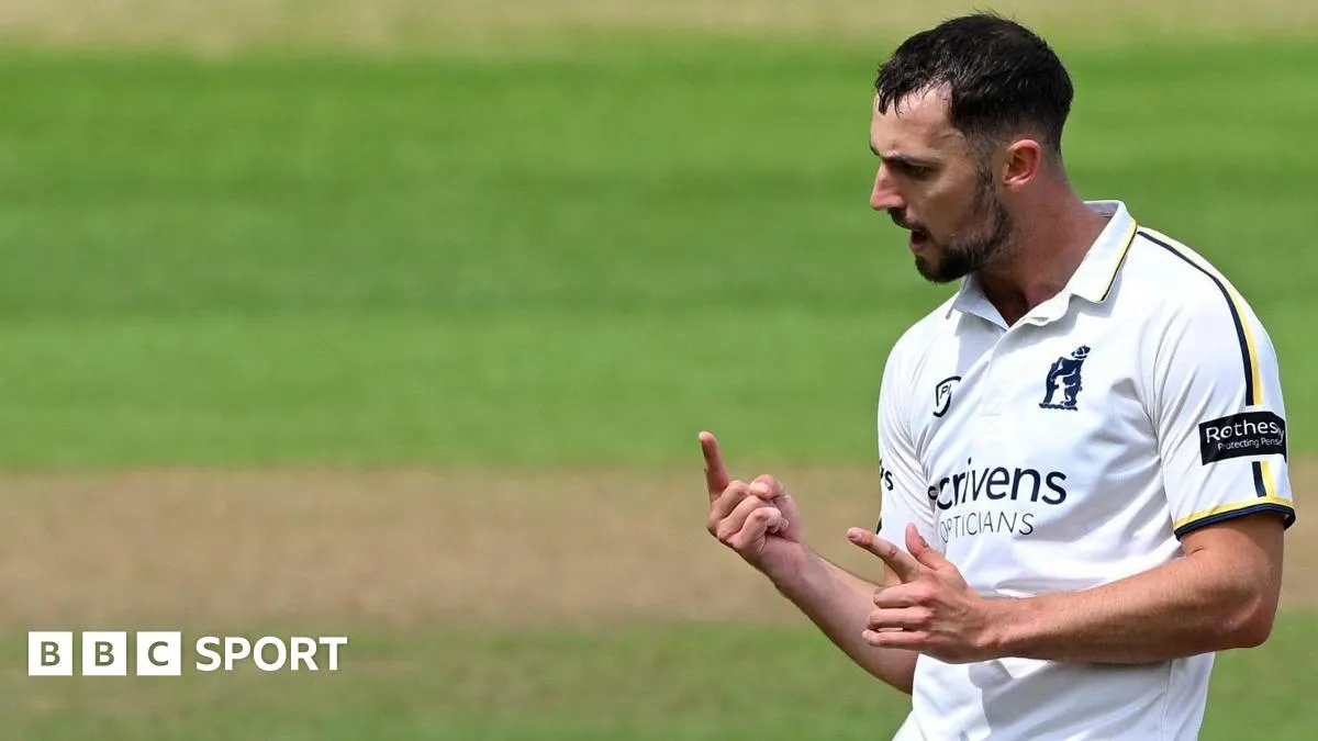 ความเสื่อมสลายของโครงสร้างที่ Hove: Warwickshire กับการกัดเซาะแนวรับของ Sussex