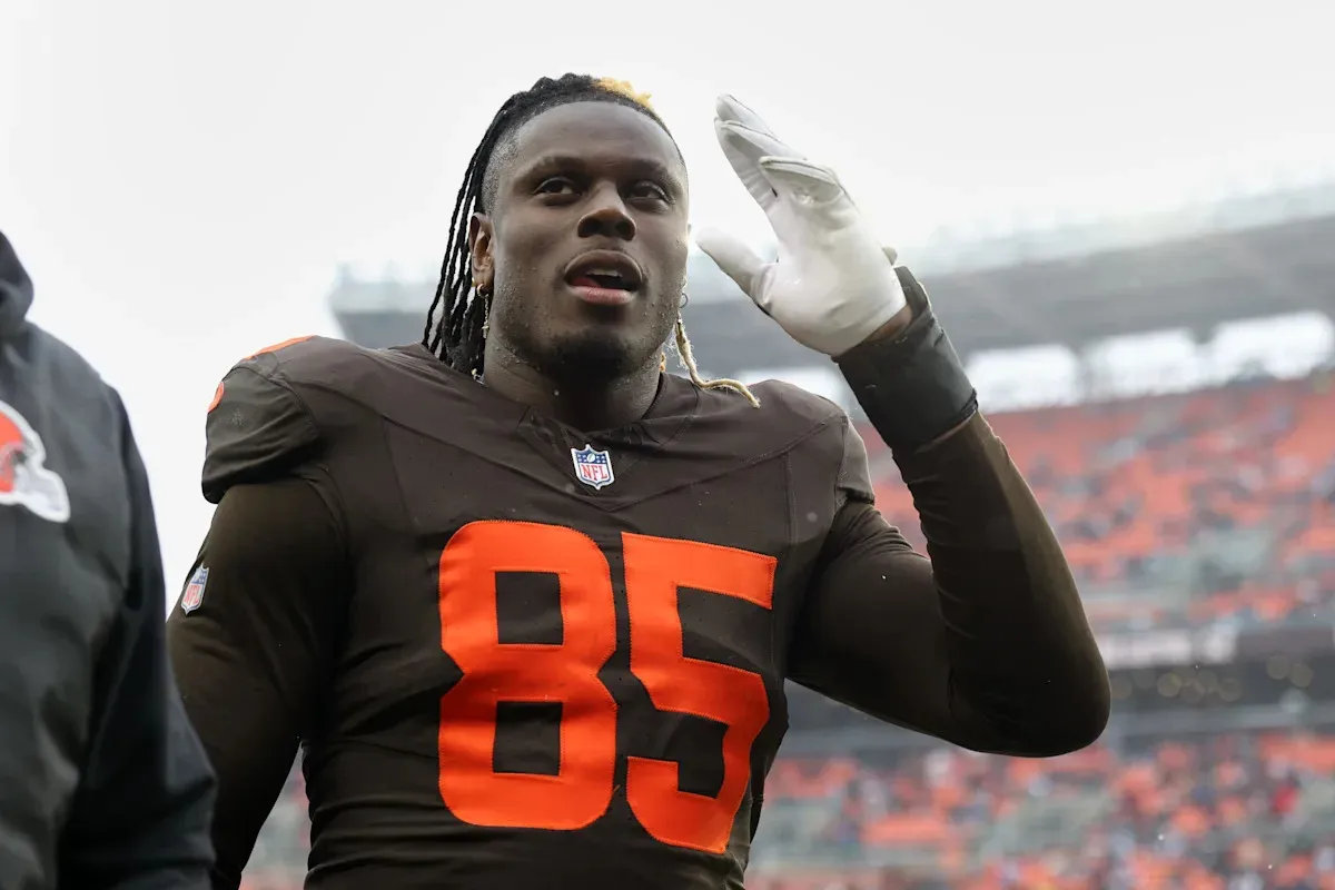 เงาที่จางหาย: David Njoku กับการเดินทางครั้งใหม่ในรัง Chargers
