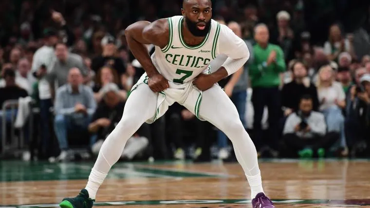 เสียงกระซิบจากเงามืด: Jaylen Brown กับบทเรียนเลือดและหยาดเหงื่อก่อนเชือด 76ers