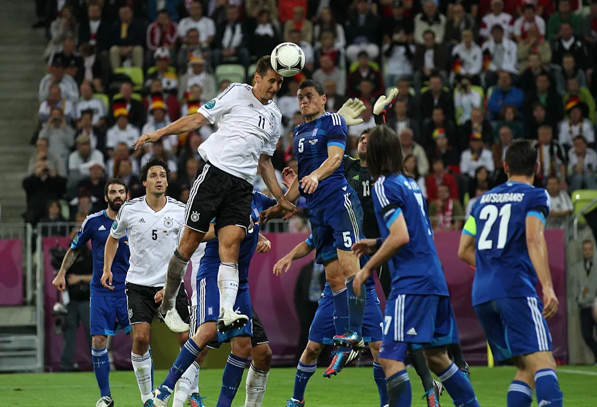 ปกรณัมแห่งเวหา: ขุดค้นประวัติศาสตร์ 53 วันสู่ World Cup กับเหล่าบุรุษผู้พิชิตชัยด้วยคมเขี้ยวแห่งนภา