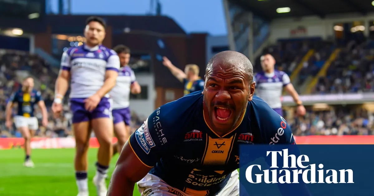 วิเคราะห์พลศาสตร์แห่งชัยชนะ: Sivo ทำแฮตทริกนำ Leeds Rhinos ยึดจ่าฝูงเหนือ Wakefield Trinity