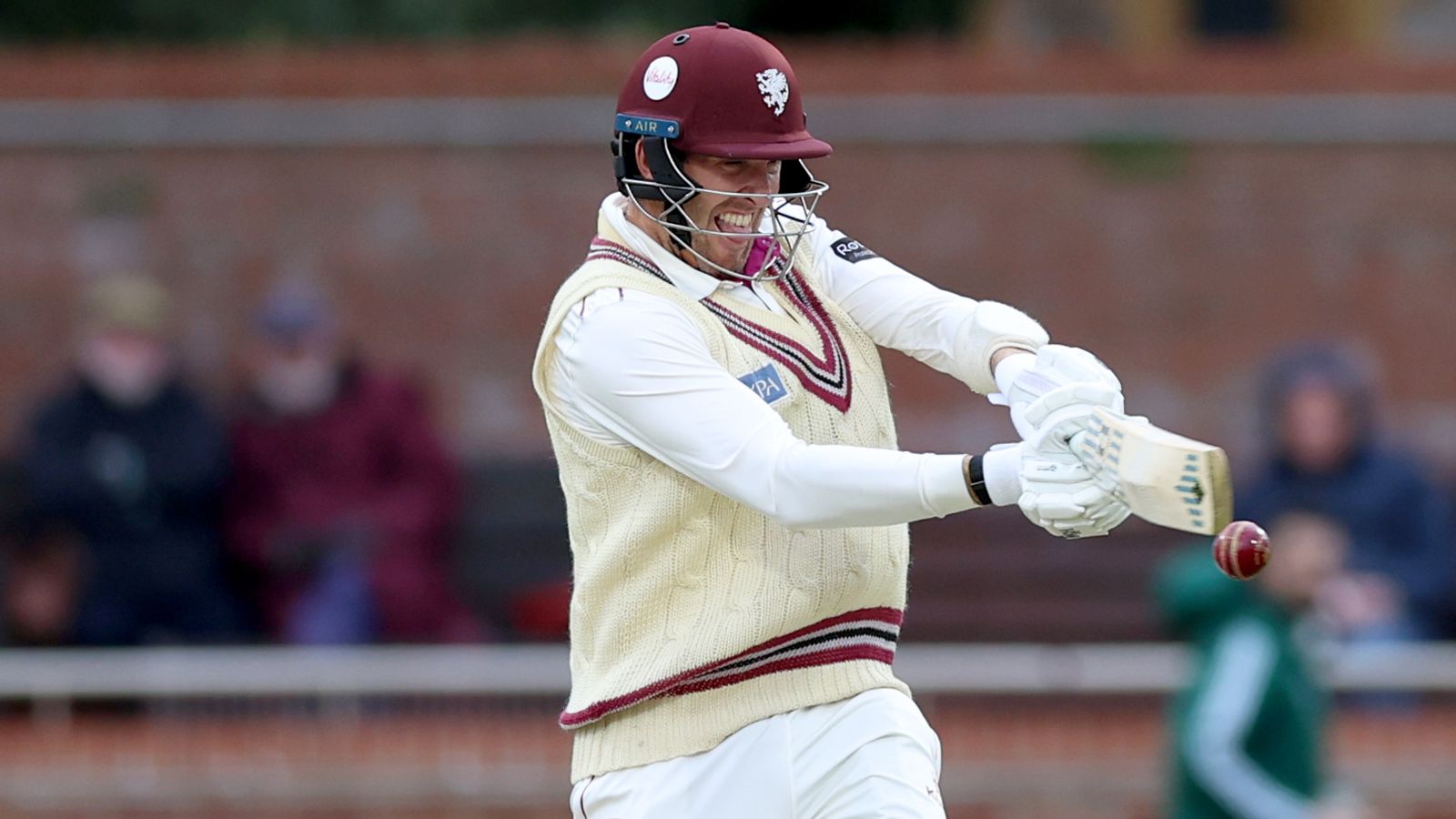 Craig Overton แบก Somerset ชนะ Essex แบบนิ่มๆ ที่ Chelmsford