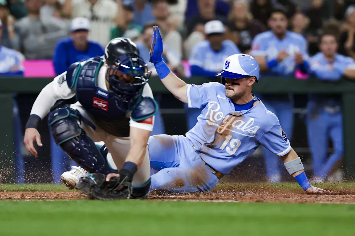 Royals สยบ Mariners และเงาหัวของ Randy Johnson: ชัยชนะ 10 อินนิ่งที่แลกมาด้วยหยาดเหงื่อ