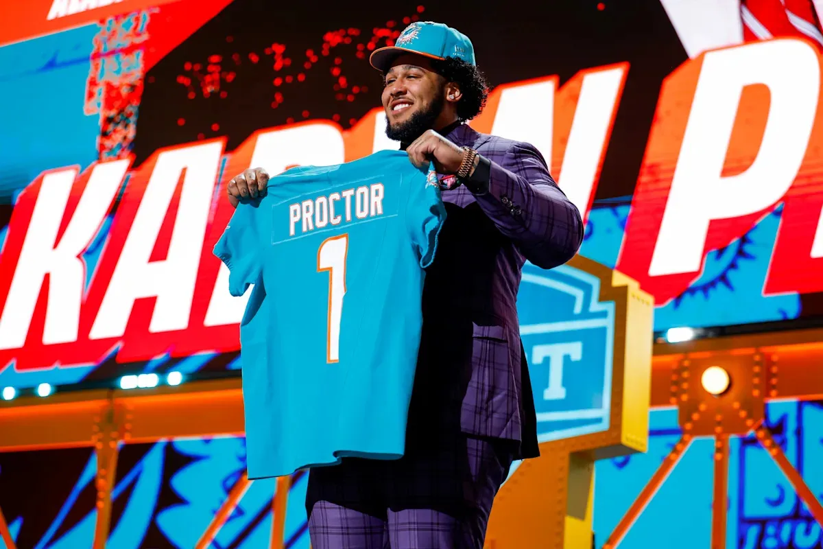 ปฐมบทแห่งความแข็งกร้าว: เมื่อ Miami Dolphins ปฏิรูปโครงสร้างสู่สถาปัตยกรรมแห่งพละกำลัง