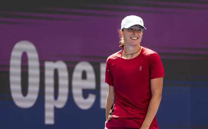 Greg Rusedski ตั้งคำถามถึงการปรับจังหวะเสิร์ฟของ Iga Swiatek ภายใต้การคุมทีมของ Roig หลังพ่ายใน Stuttgart